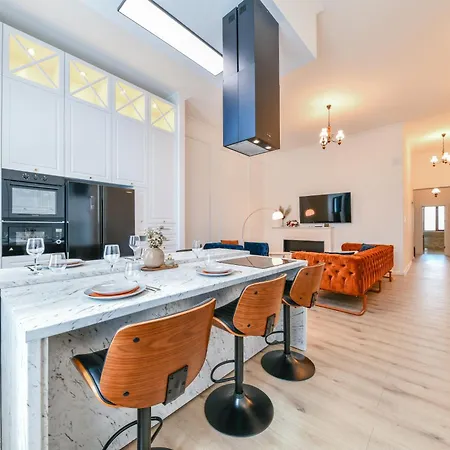 Center 2 Bedroom Escape Daire