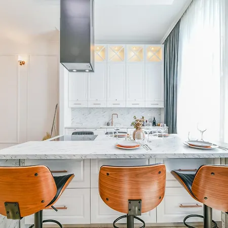 Center 2 Bedroom Escape דירה *