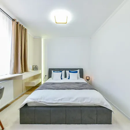 Center 2 Bedroom Escape דירה *
